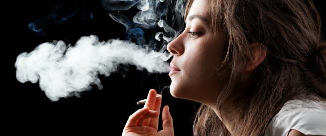 女性の喫煙は評判も悪い…？！タバコをやめる方法やコツのイメージ画像